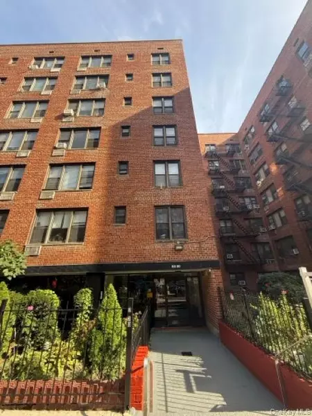 83-30 Vietor AVE #617, Elmhurst, NY 11373