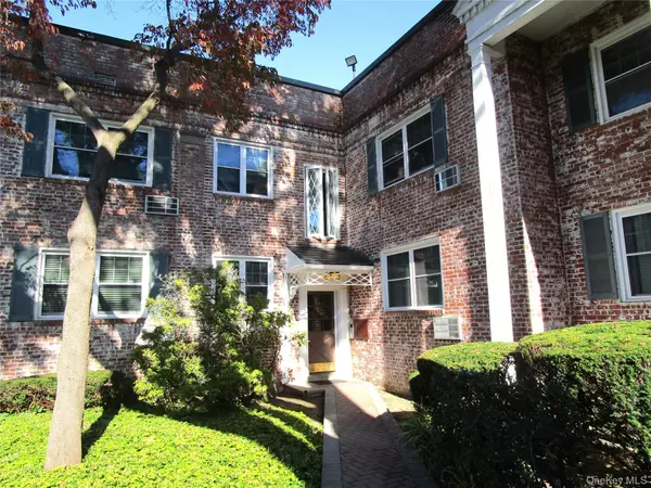 Rockville Centre, NY 11570,43 N Forest AVE #C-23