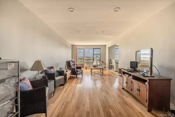 New Rochelle, NY 10805,640 Pelham RD #6C