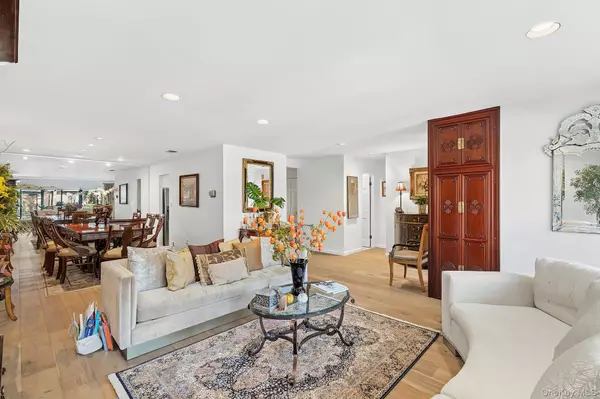 Roslyn, NY 11576,34 Pheasant RUN #198