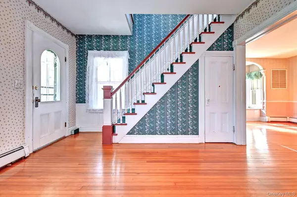 Sayville, NY 11782,214 Foster AVE