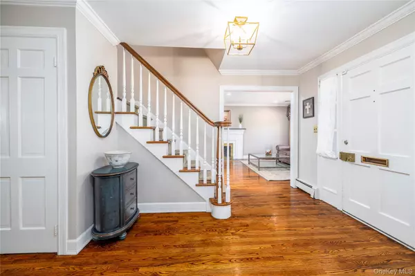 Rockville Centre, NY 11570,3 Cash LN