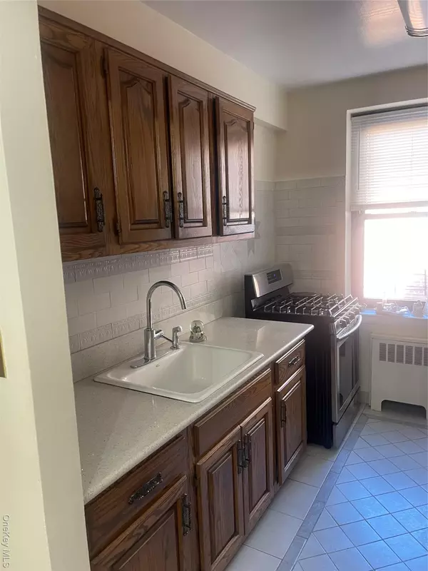 East Elmhurst, NY 11369,32-23 88th Street #601