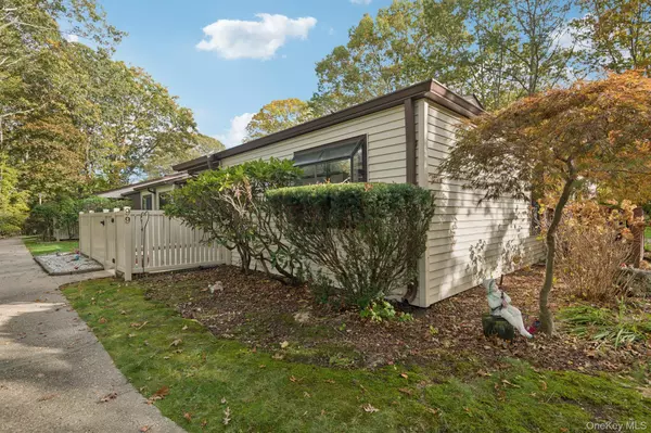 Coram, NY 11727,99 Birchwood RD