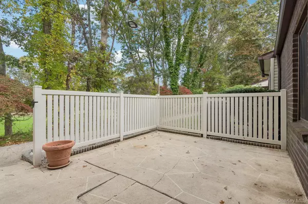 Coram, NY 11727,99 Birchwood RD