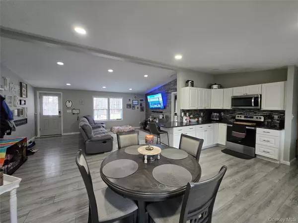 Napanoch, NY 12458,2 Circle ST