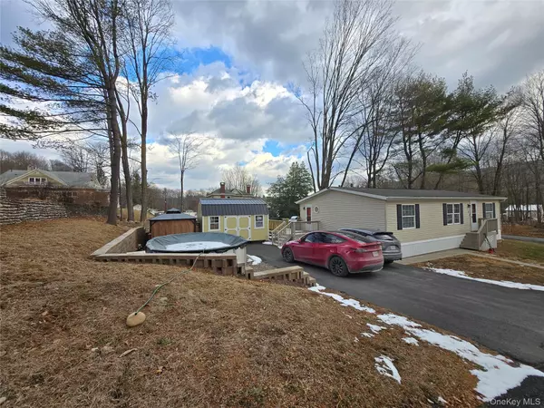2 Circle ST, Napanoch, NY 12458