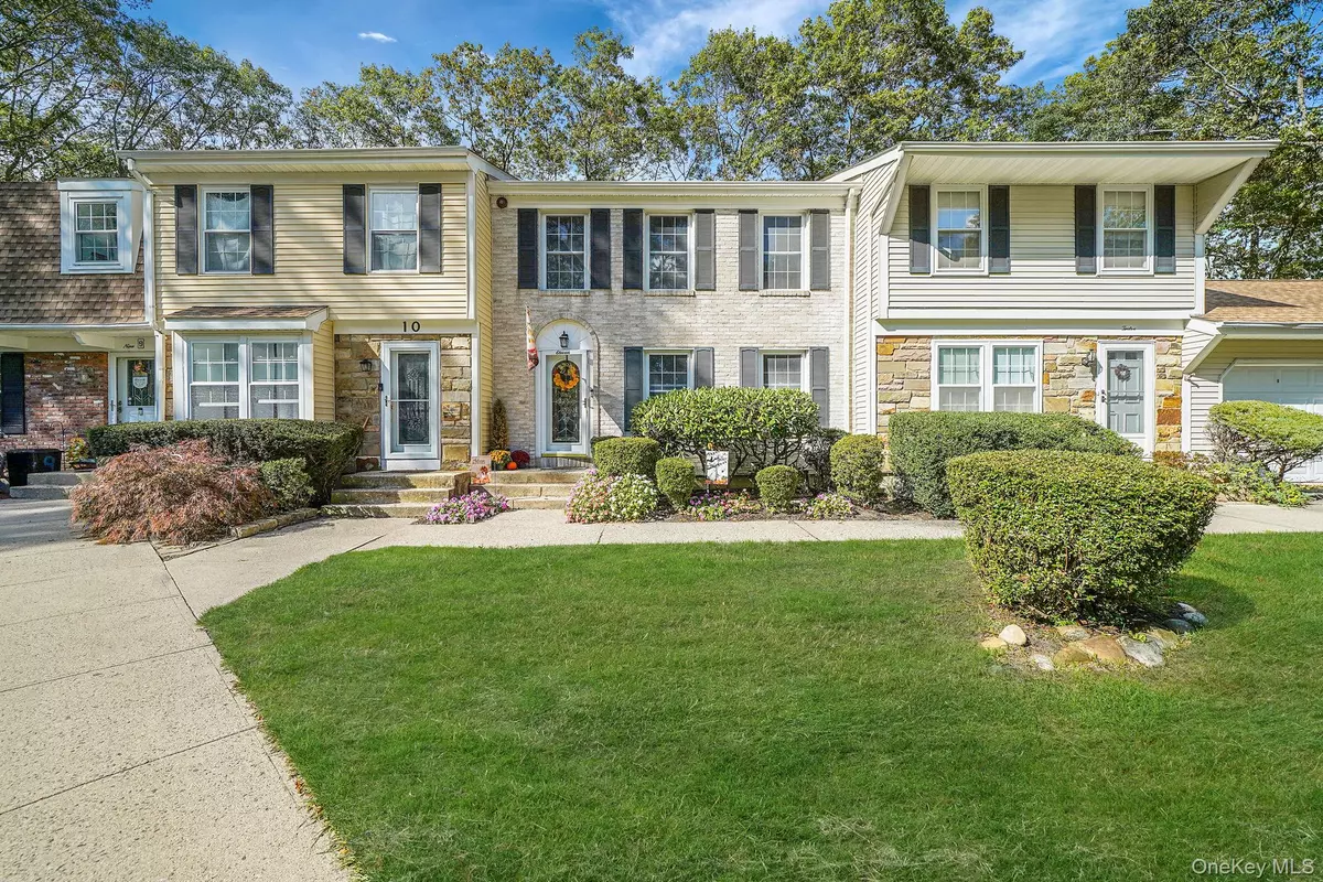 Yaphank, NY 11980,11 Bartlett Commons