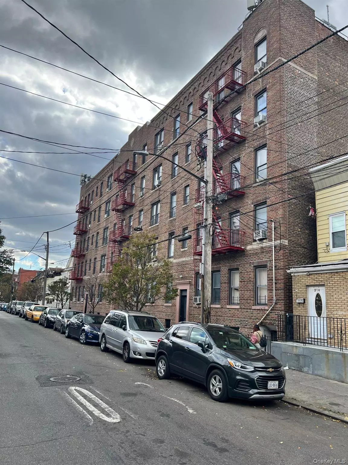 Corona, NY 11368,37-20/22 99th STREET