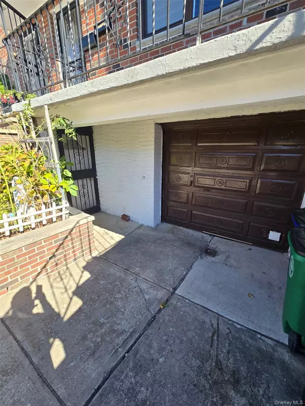 Middle Village, NY 11379,6917 76th ST