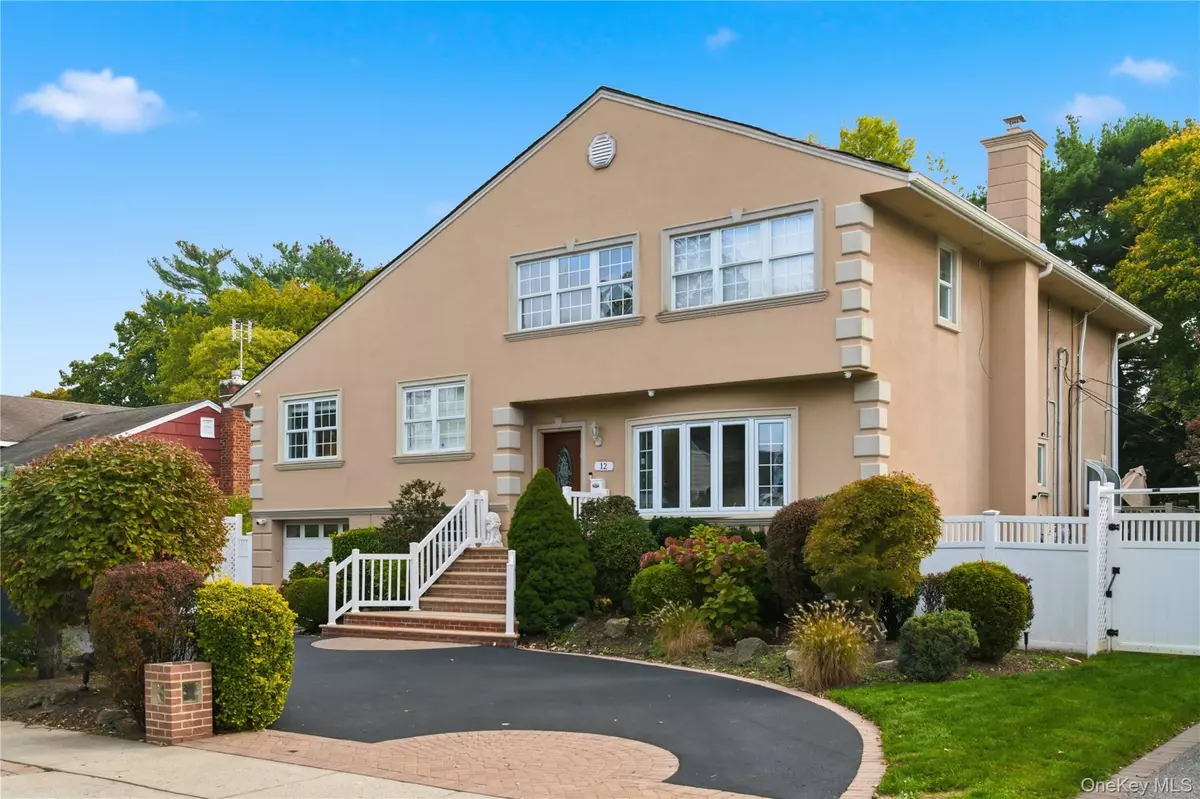 Syosset, NY 11791,12 Flo DR