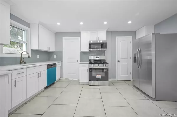 Valley Stream, NY 11581,6 Pershing AVE