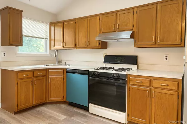 Glen Cove, NY 11542,17 Alex LN