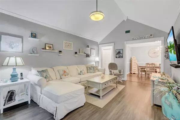 Coram, NY 11727,14 Chipmunk TRL