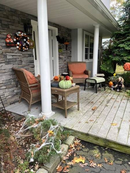 3 Club House LN, Manorville, NY 11949