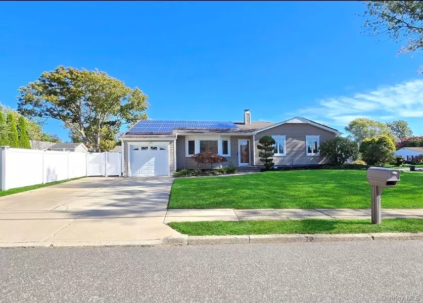 525 Grundy AVE, Holbrook, NY 11741