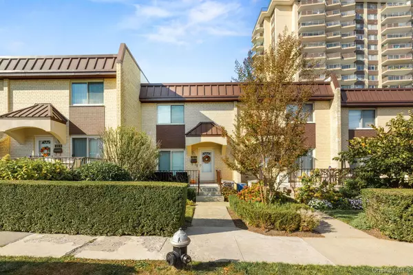 Bayside, NY 11360,215-15 23 AVE #TH