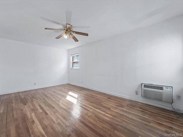 Maspeth, NY 11378,66-34 Clinton AVE