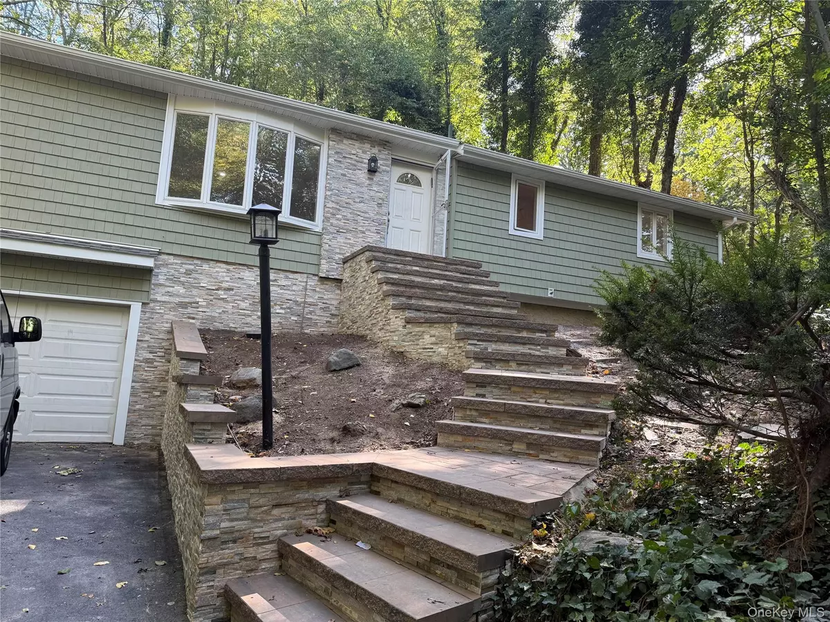 Huntington Station, NY 11743,142 Crooked Hill RD