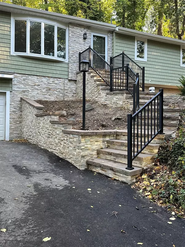 Huntington Station, NY 11743,142 Crooked Hill RD