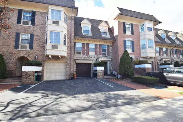 Bayside, NY 11360,12-32 Diane PL #204 L