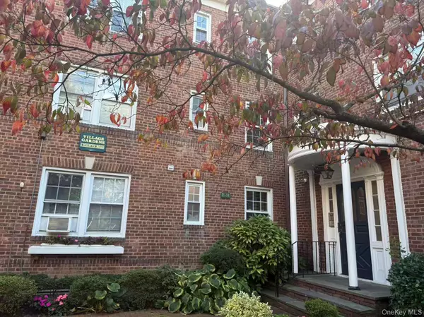Great Neck, NY 11021,8 Welwyn RD #3F