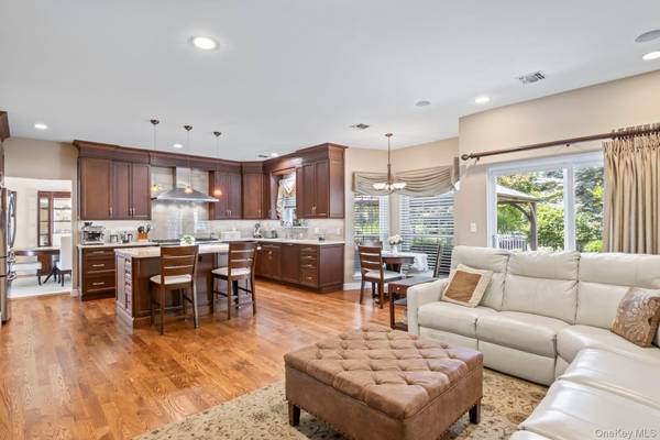 Commack, NY 11725,89 Hamlet DR