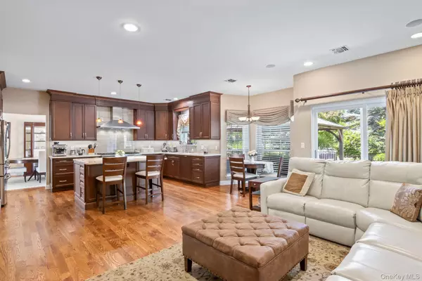 Commack, NY 11725,89 Hamlet DR