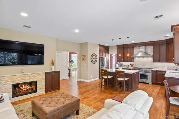 Commack, NY 11725,89 Hamlet DR