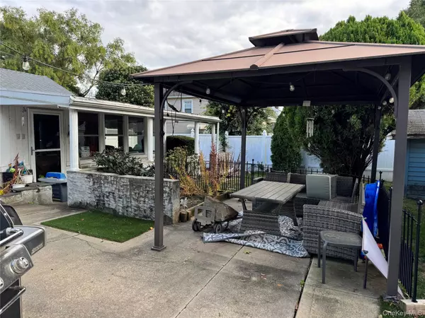 Uniondale, NY 11553,168 Lenox AVE