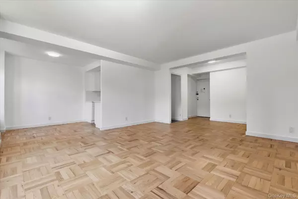 Astoria, NY 11106,21-15 34th AVE #3A