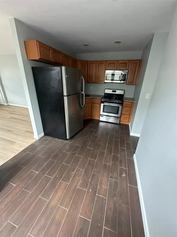 Long Beach, NY 11561,665 E Broadway