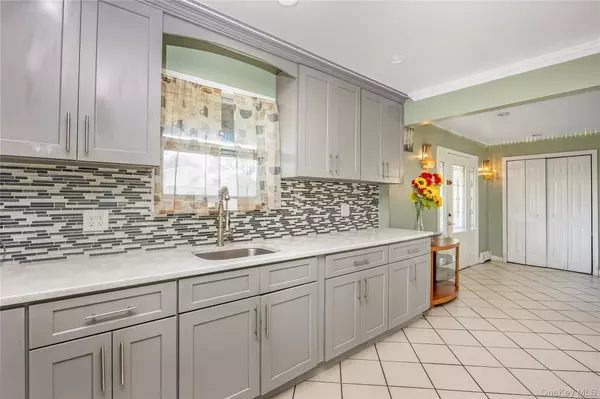Levittown, NY 11756,58 Albatross RD