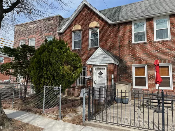 70-03 52nd AVE, Maspeth, NY 11378