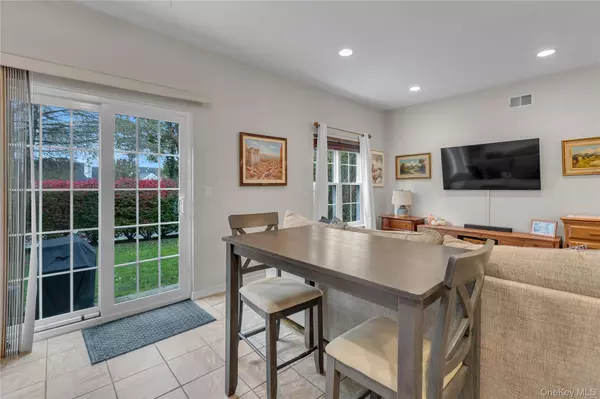 Smithtown, NY 11787,32 Scarborough DR