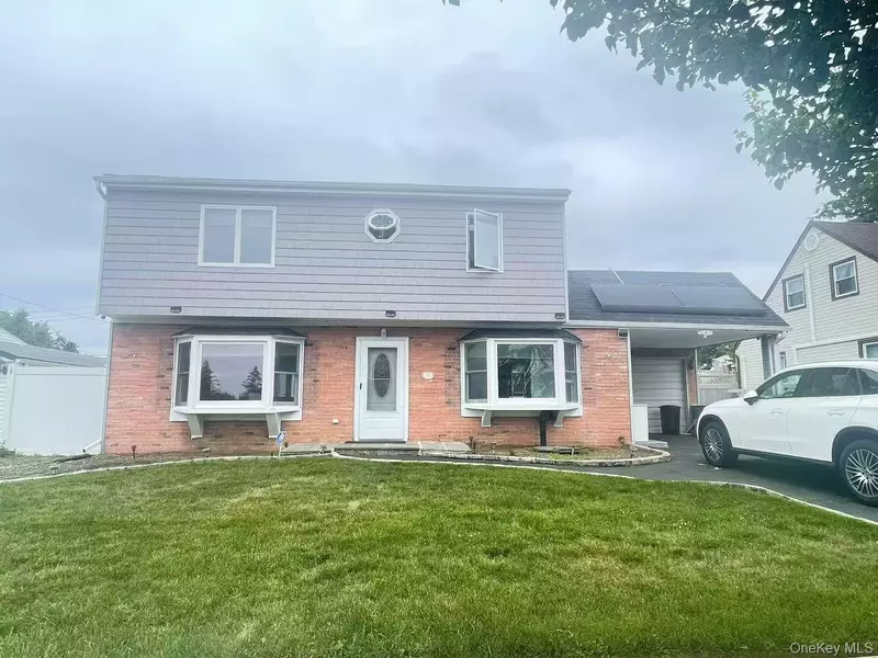 110 Parkside DR, Levittown, NY 11756