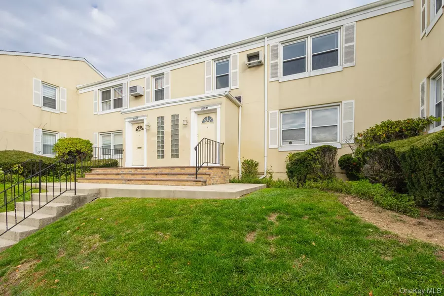 251-41 71st RD #54B, Bellerose, NY 11426