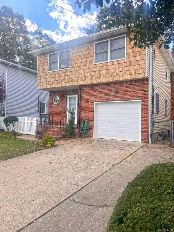 Floral Park, NY 11001,406 Plainfield AVE