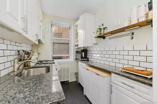 Bronxville, NY 10708,765 Bronx River RD #2i