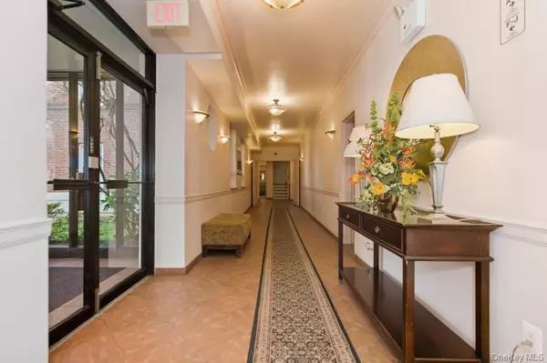 Bronxville, NY 10708,765 Bronx River RD #2i