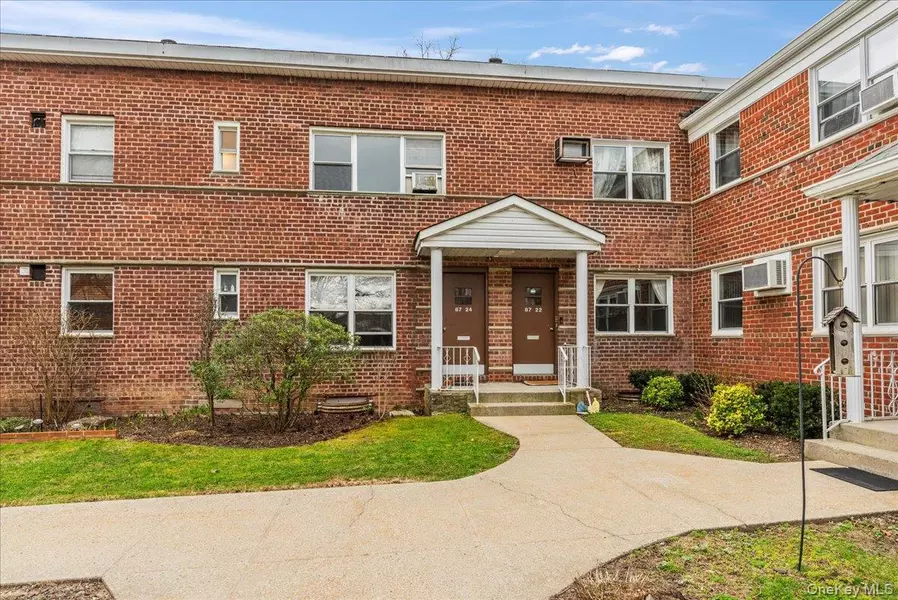 87-24 Marengo ST #2B, Holliswood, NY 11432