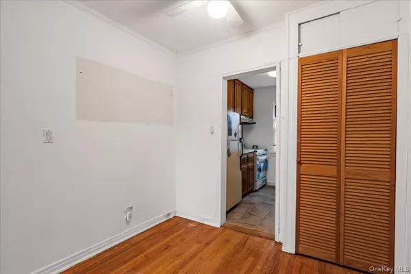 Holliswood, NY 11432,87-24 Marengo ST #2B