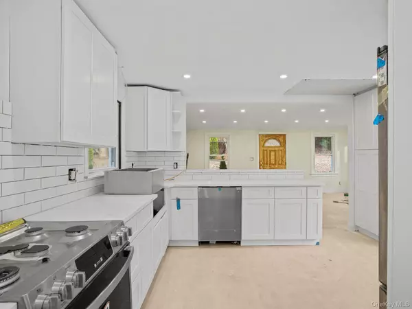 Bedford, NY 10506,65 Hickory LN