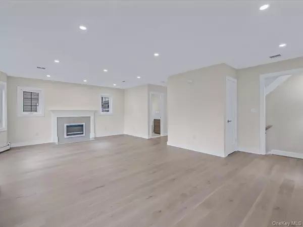 New Hyde Park, NY 11040,111 Celler AVE
