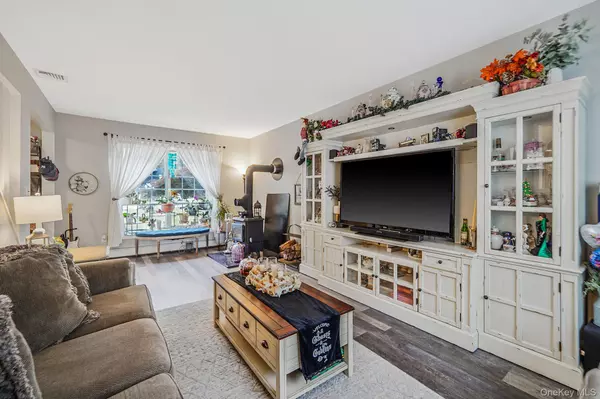 Shirley, NY 11967,444 Puritan DR