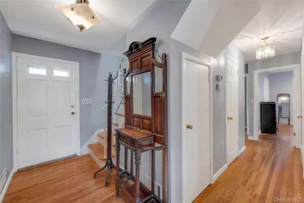 Katonah, NY 10536,119 Goldens Bridge RD