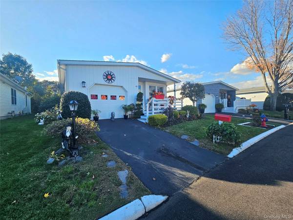 Manorville, NY 11949,45 Dogwood LN