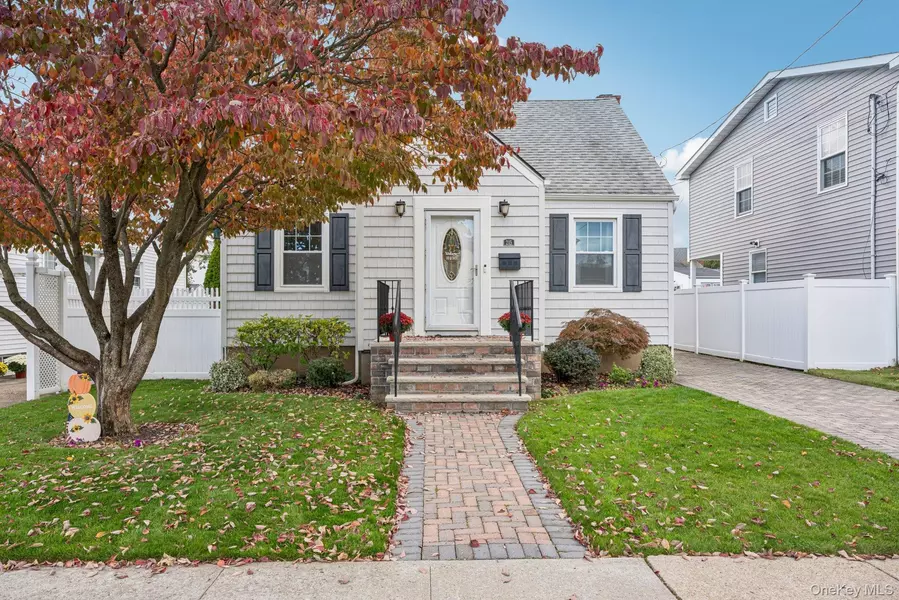215 Harrison AVE, Franklin Square, NY 11010