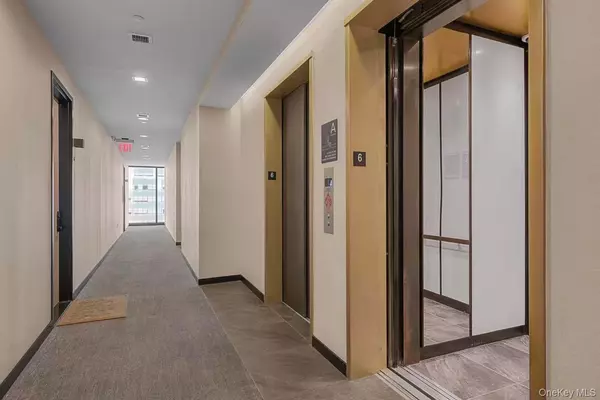 Long Island City, NY 11101,5 Court Square #6A