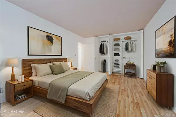 Woodside, NY 11104,52-30 39th #3V